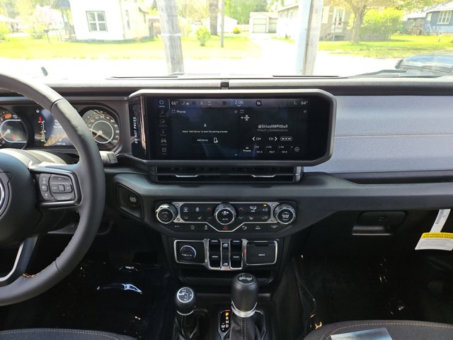 Vehicle image 16 of 62