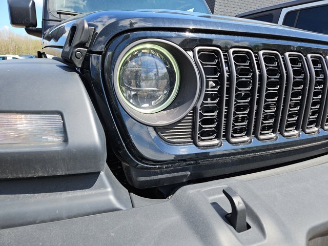 Vehicle image 40 of 62