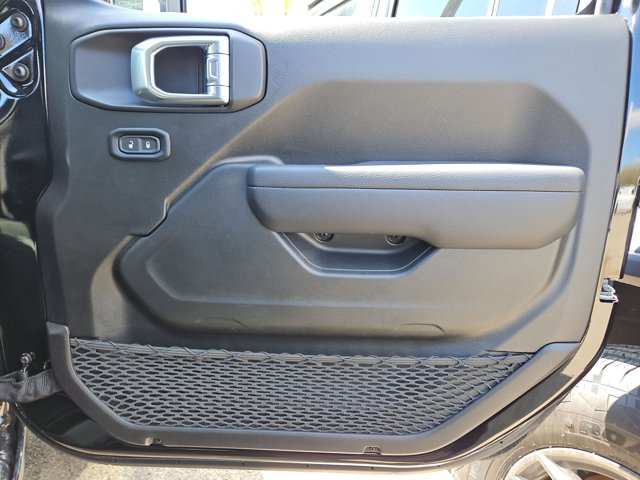 Vehicle image 25 of 62
