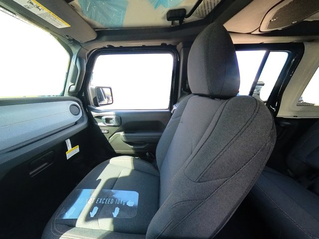 Vehicle image 60 of 62