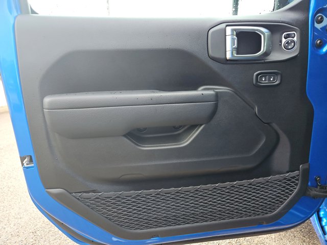 Vehicle image 40 of 66