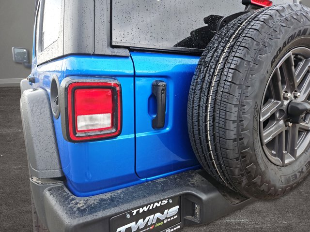 Vehicle image 30 of 66