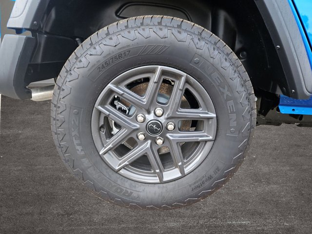 Vehicle image 25 of 66