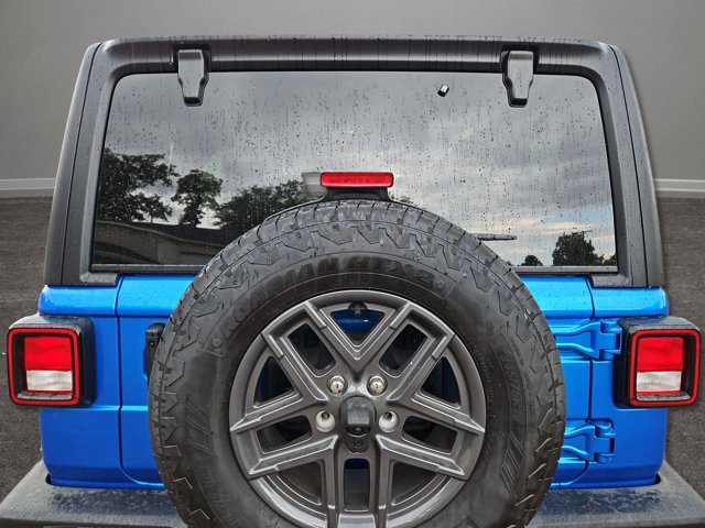 Vehicle image 21 of 66