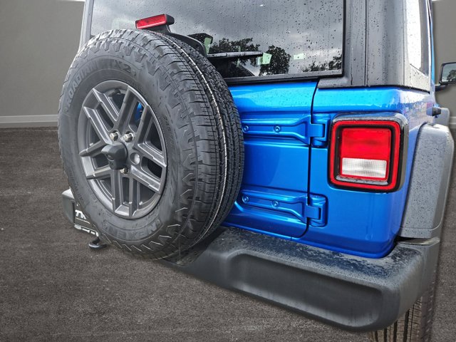 Vehicle image 31 of 66