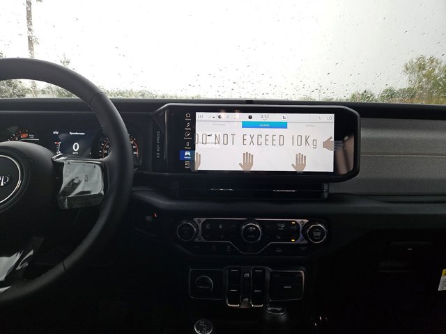 Vehicle image 33 of 66