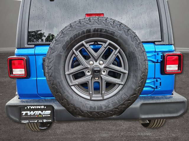 Vehicle image 20 of 66