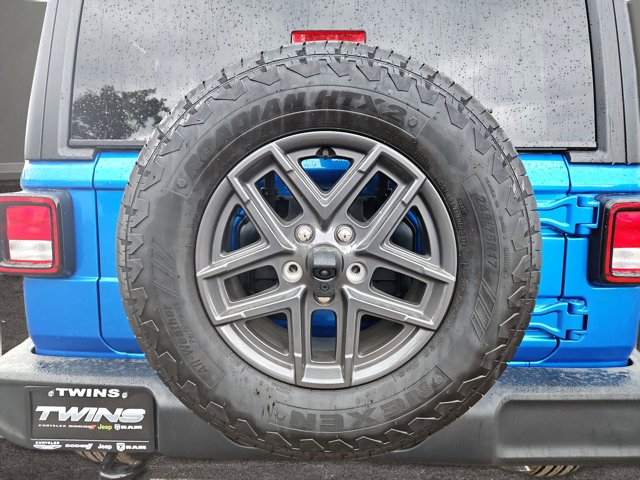 Vehicle image 23 of 66