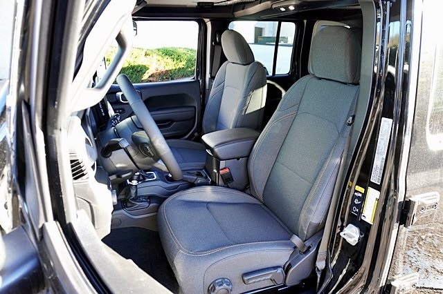 Vehicle image 21 of 45