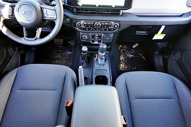 Vehicle image 27 of 45