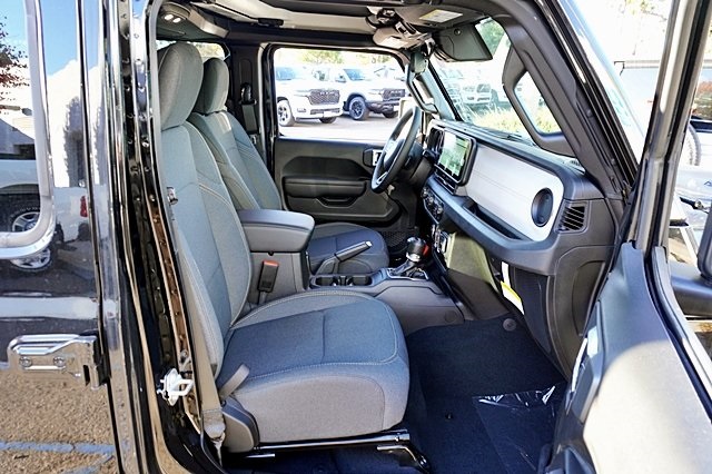 Vehicle image 17 of 45