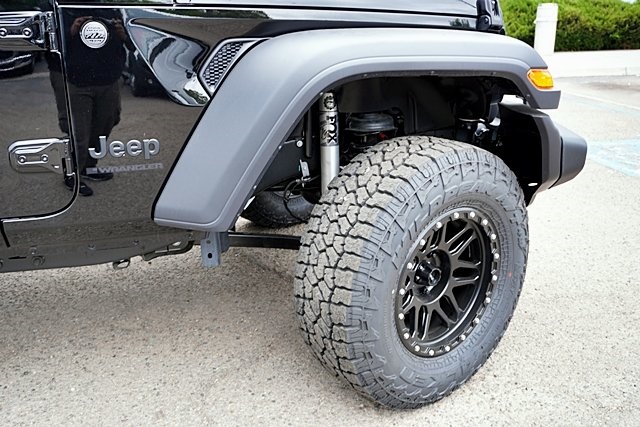 Vehicle image 10 of 45
