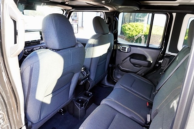 Vehicle image 23 of 45