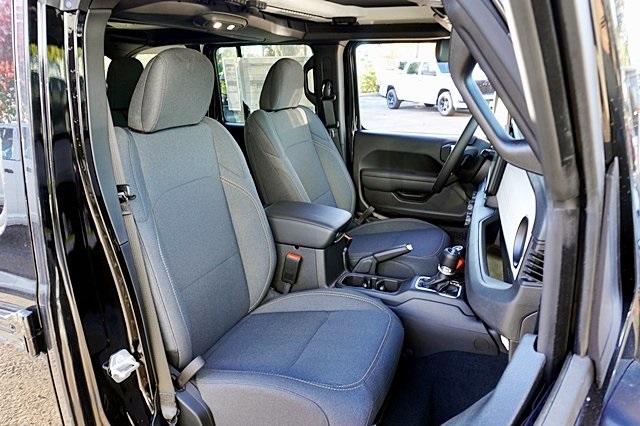 Vehicle image 18 of 45