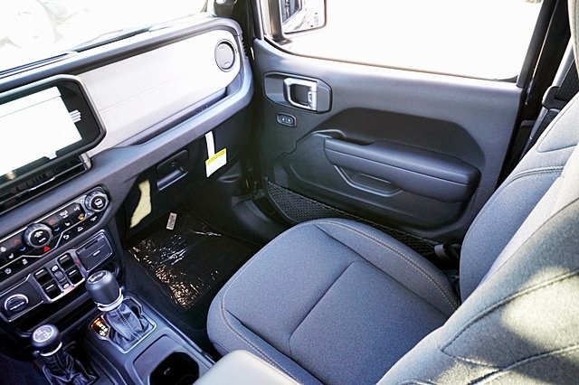 Vehicle image 28 of 45