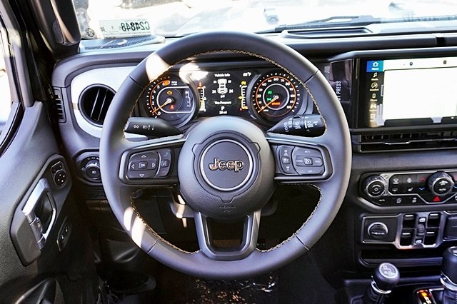 Vehicle image 25 of 45