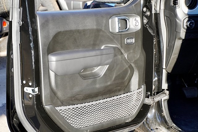 Vehicle image 29 of 45