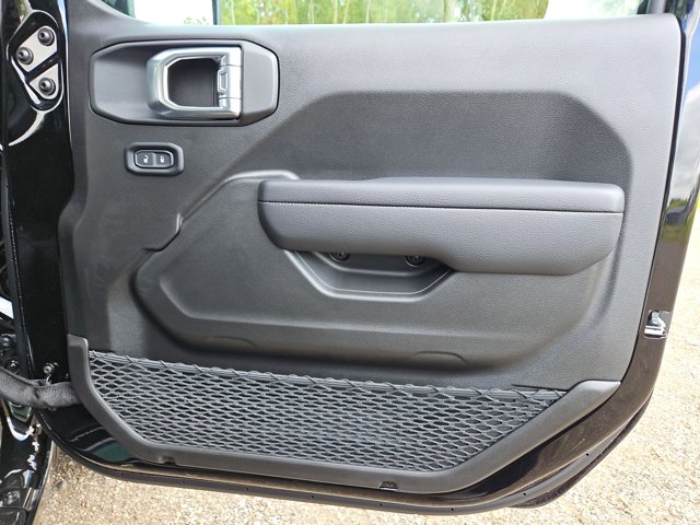 Vehicle image 26 of 65