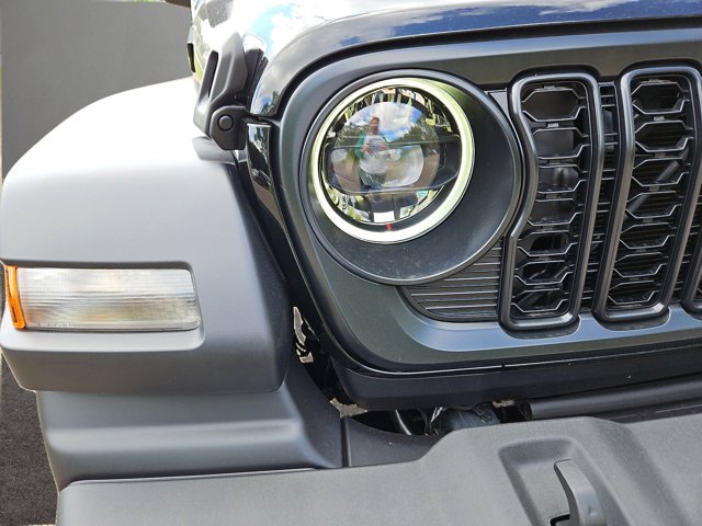 Vehicle image 40 of 65