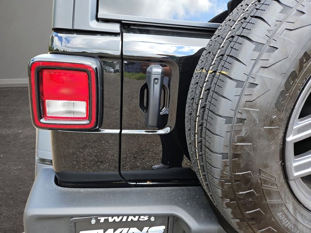 Vehicle image 38 of 65