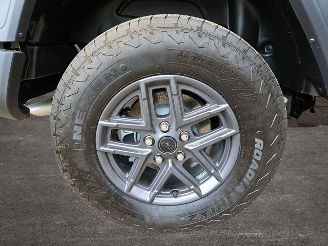 Vehicle image 33 of 65