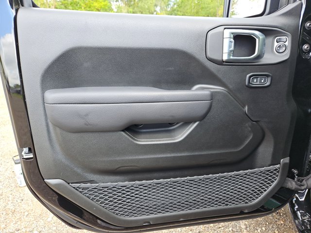 Vehicle image 24 of 65