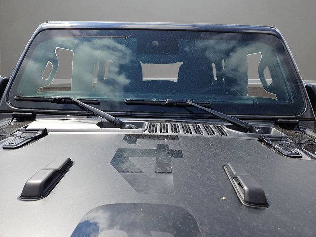 Vehicle image 27 of 65