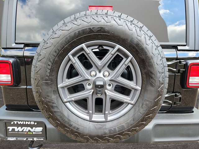 Vehicle image 31 of 65