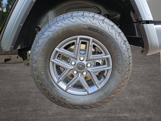 Vehicle image 34 of 65