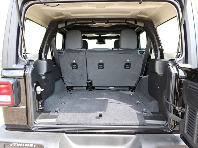 Vehicle image 16 of 65