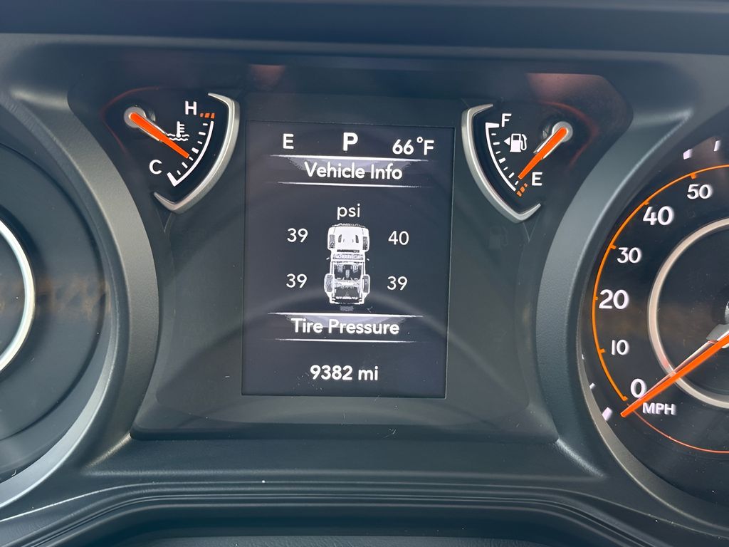 Vehicle image 20 of 28