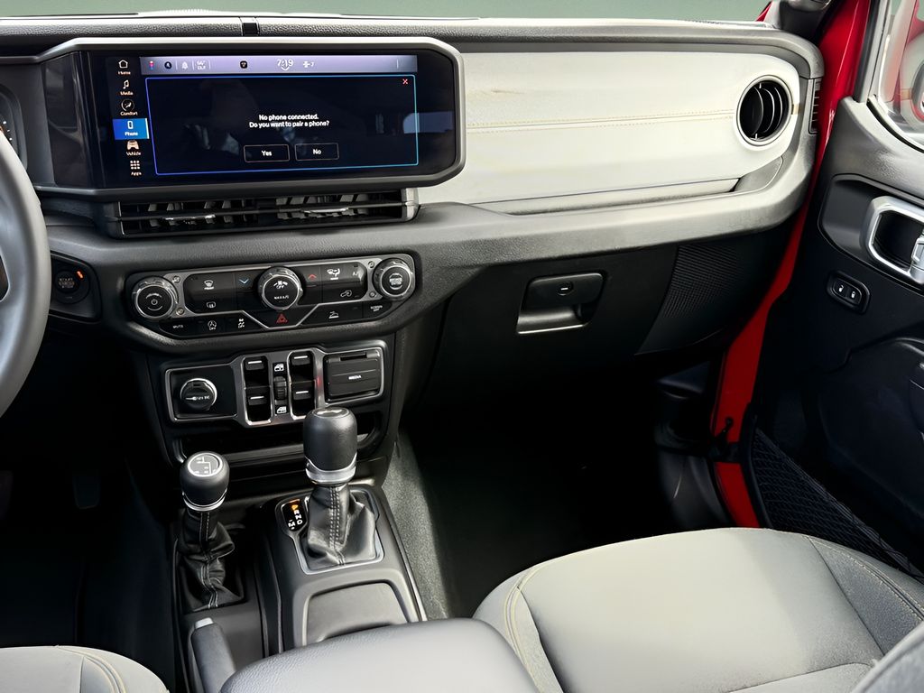 Vehicle image 27 of 28