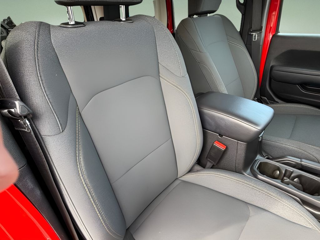 Vehicle image 15 of 28