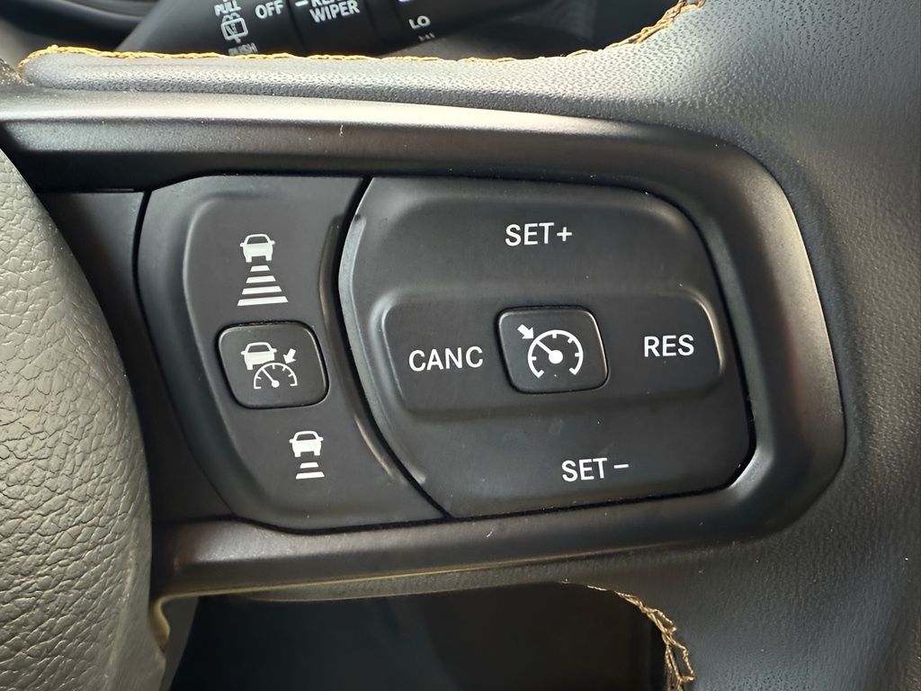 Vehicle image 25 of 28