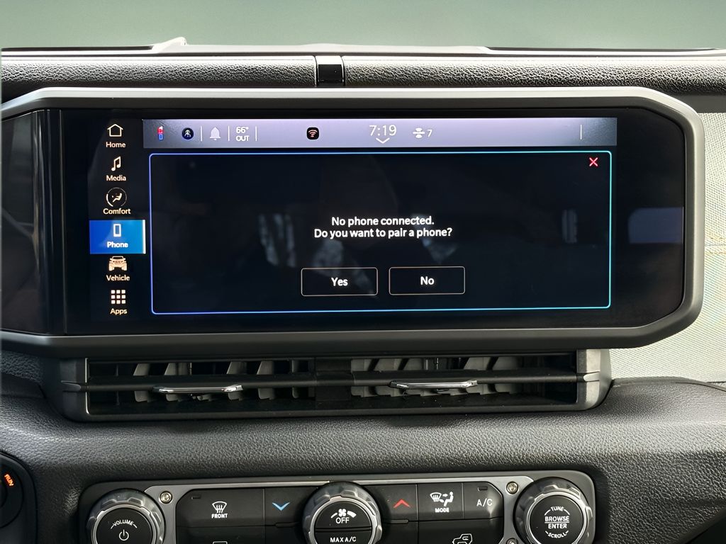 Vehicle image 21 of 28
