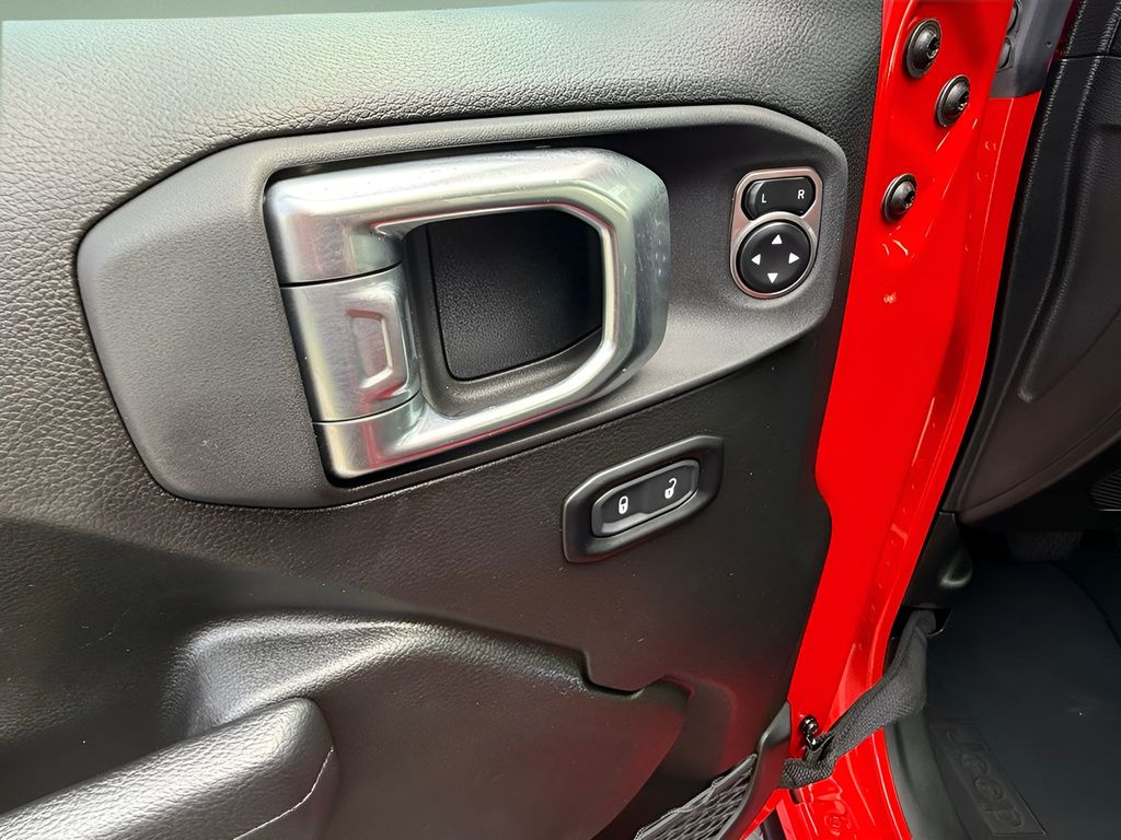 Vehicle image 23 of 28
