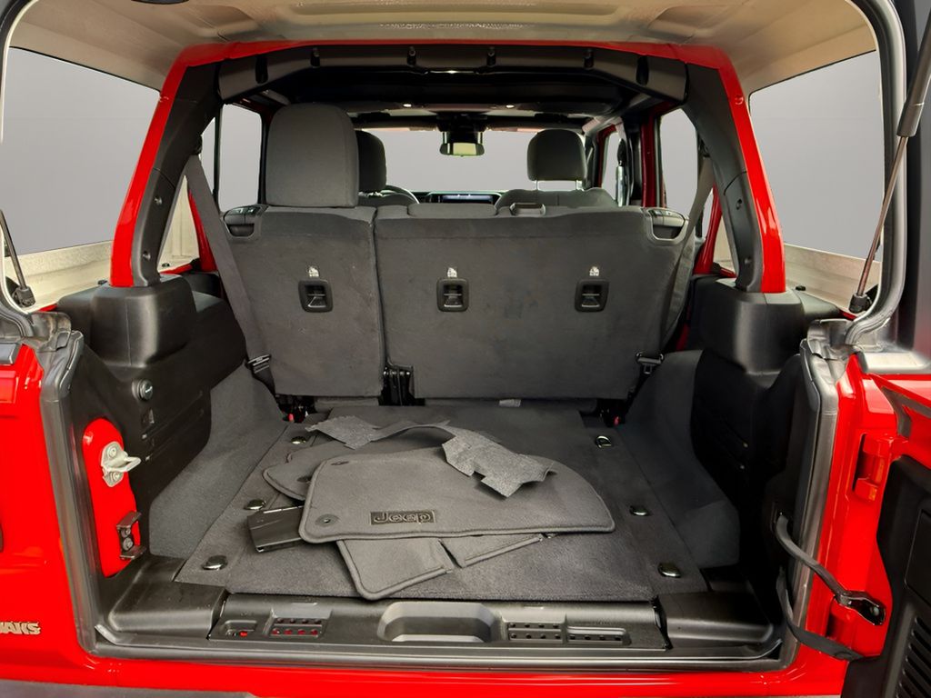 Vehicle image 14 of 28
