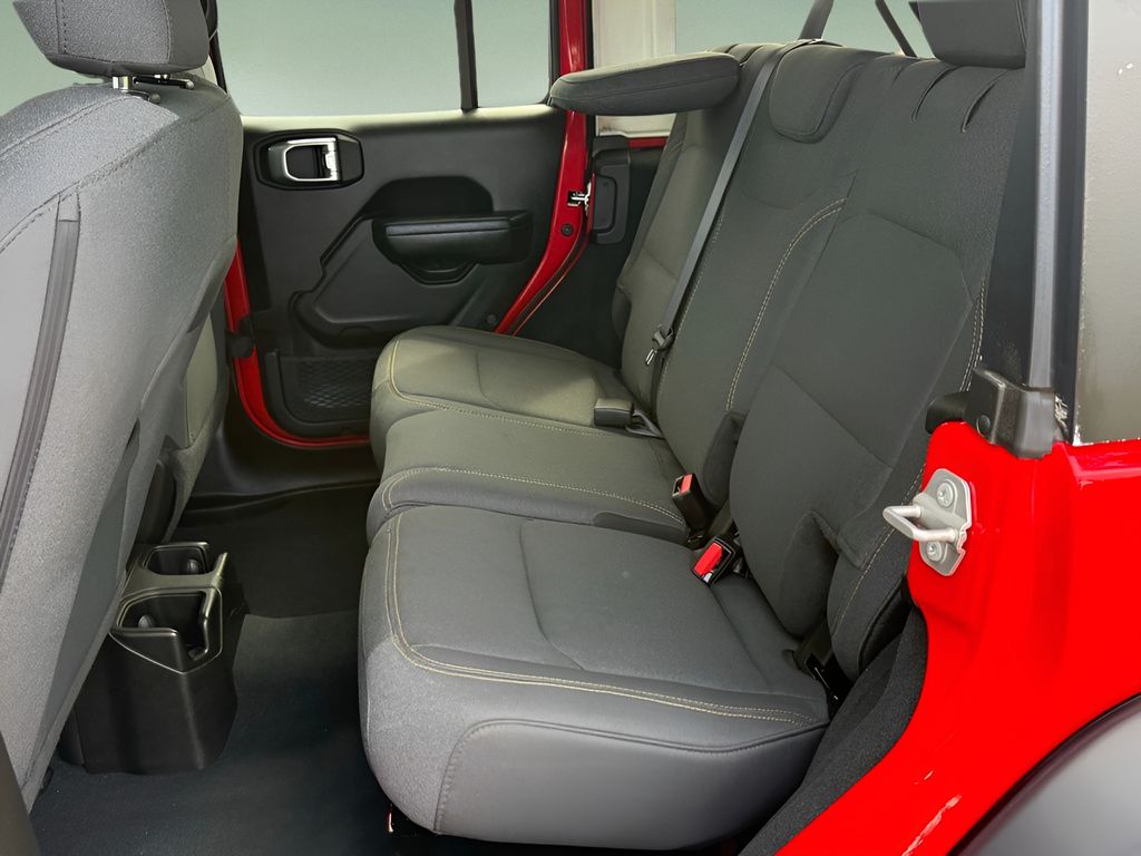 Vehicle image 16 of 28