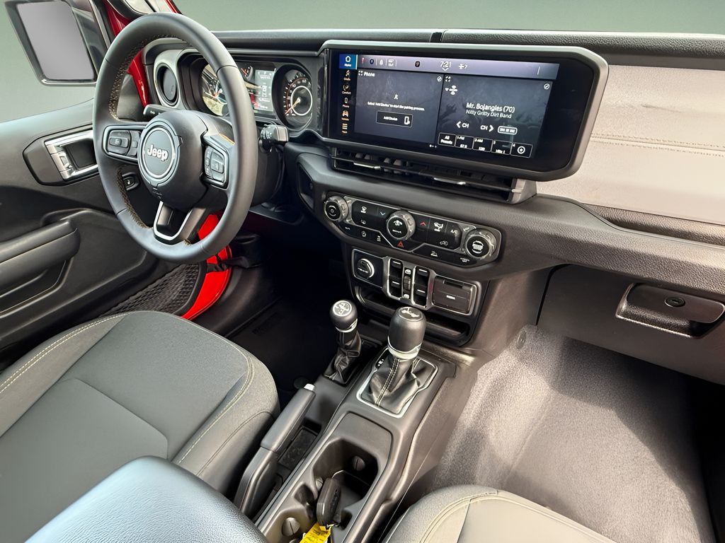 Vehicle image 18 of 28