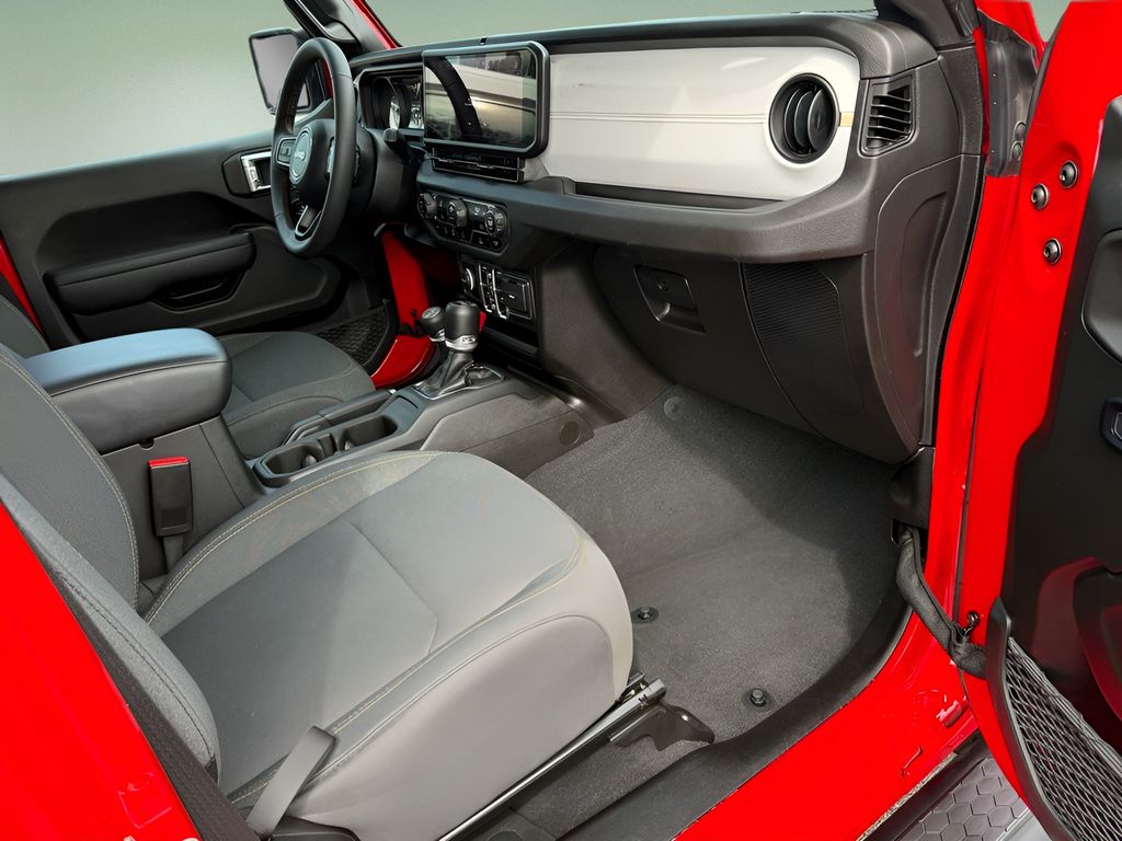 Vehicle image 19 of 28
