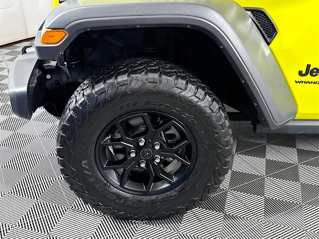 Vehicle image 26 of 27