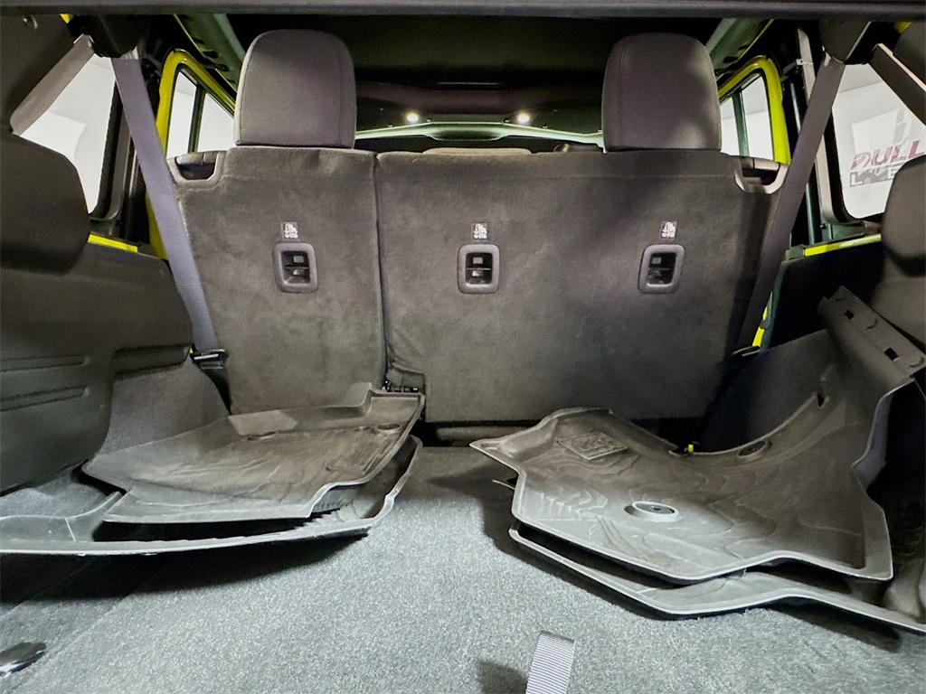 Vehicle image 23 of 27