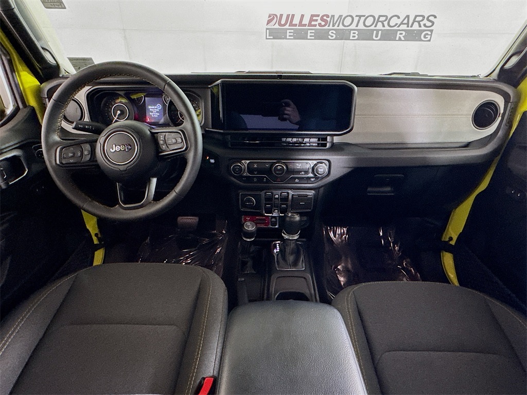 Vehicle image 24 of 27