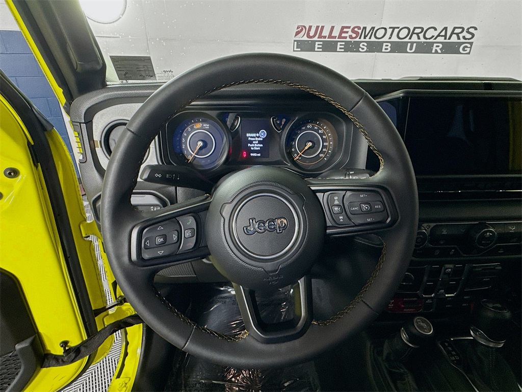 Vehicle image 11 of 27