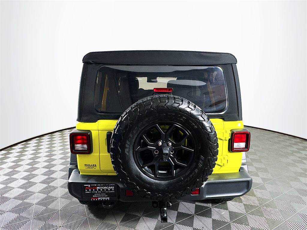 Vehicle image 6 of 27