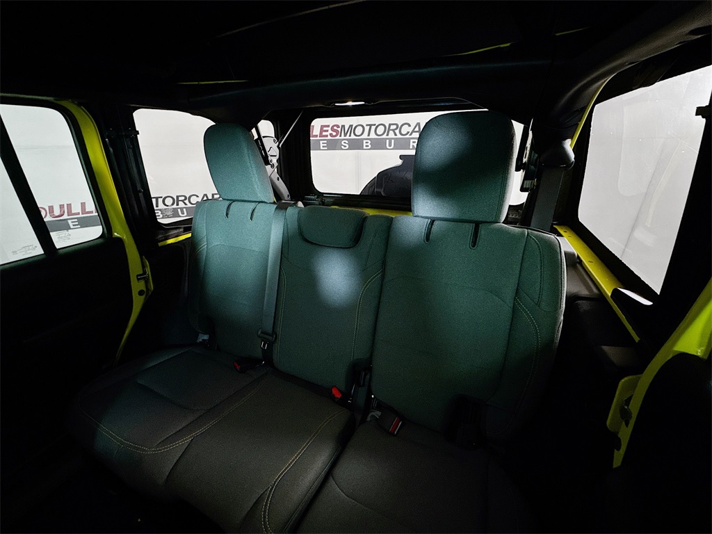 Vehicle image 22 of 27