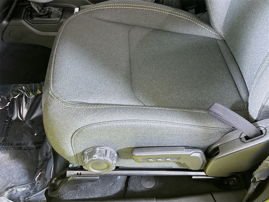 Vehicle image 18 of 27