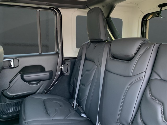 Vehicle image 13 of 37