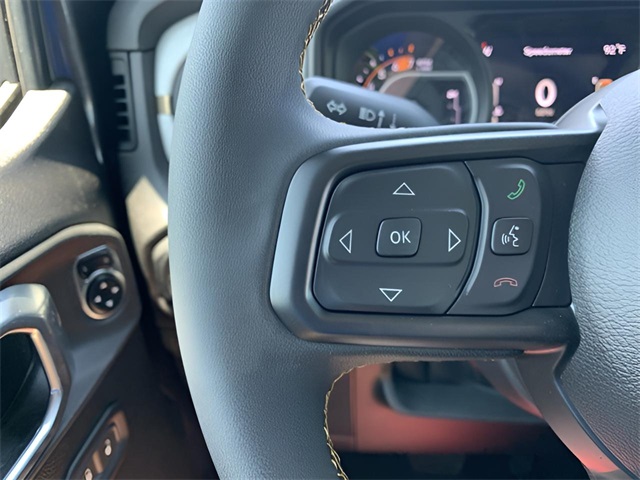 Vehicle image 31 of 37
