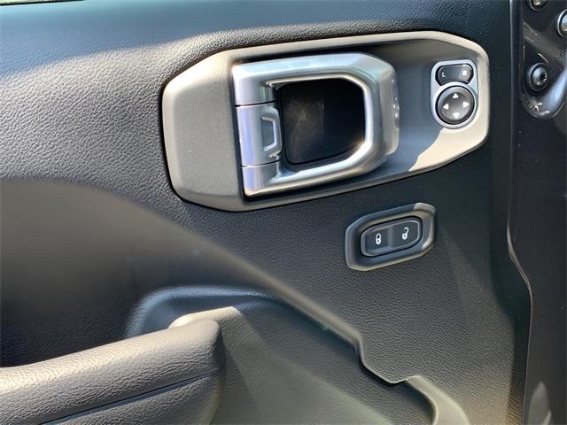 Vehicle image 36 of 37
